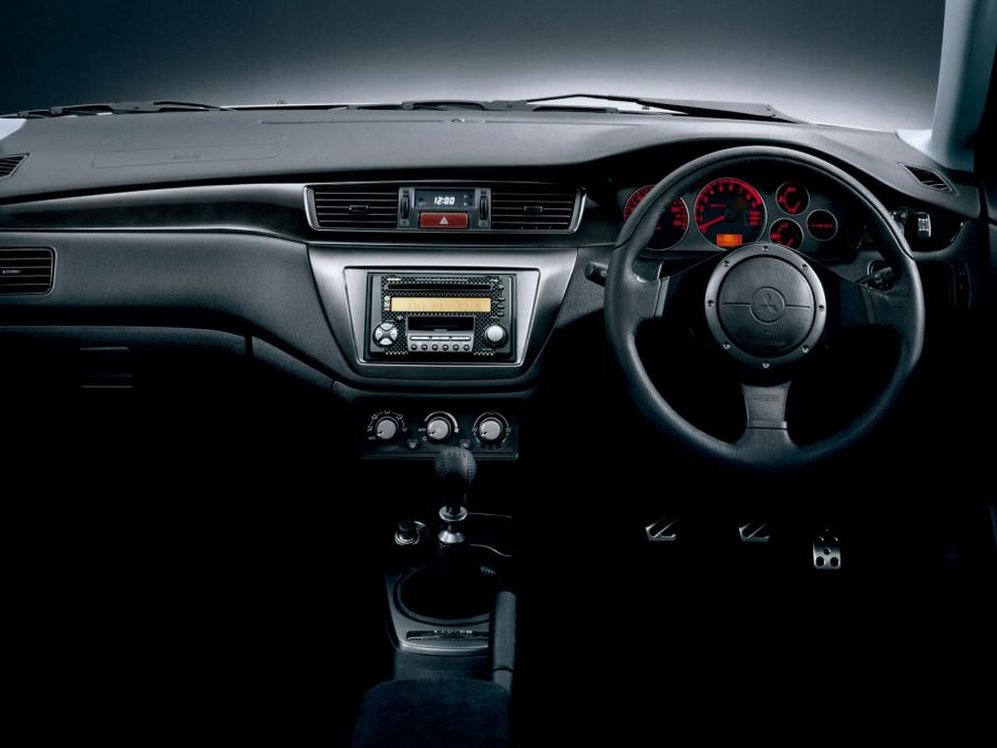 Торпедо Mitsubishi Lancer Evolution IX 2005 года  (фото 3 из 32)